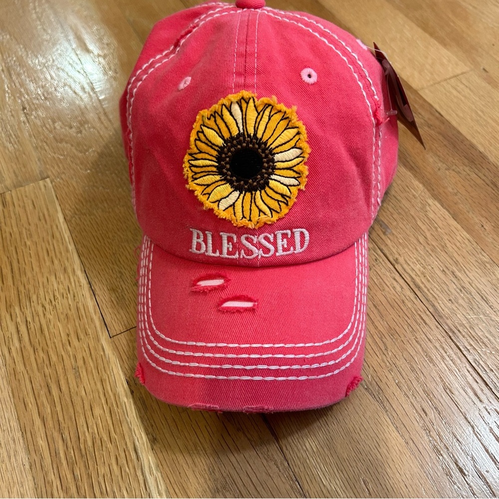 Women’s Hat - Picture 2 of 7